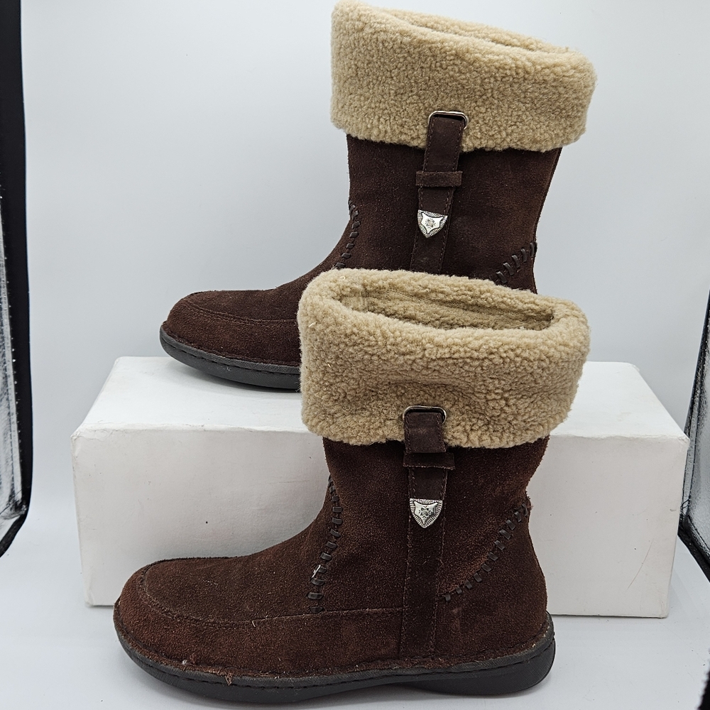 Minnetonka boots size 6